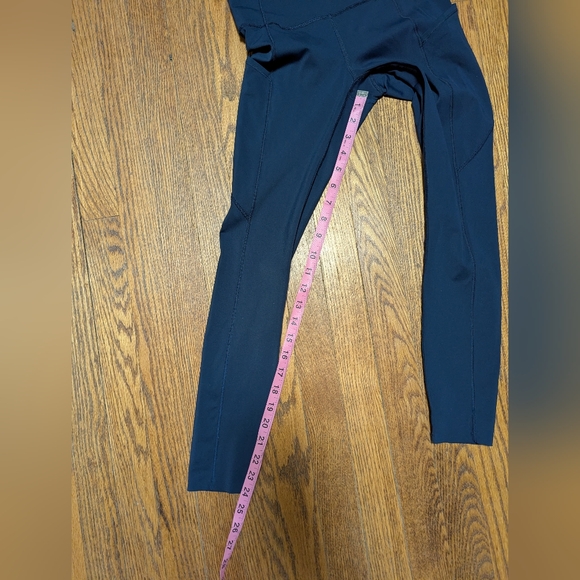 Lululemon Fast and Free high rise 25” legging Size 4, True Navy. *LIKE NEW* - Picture 4 of 6